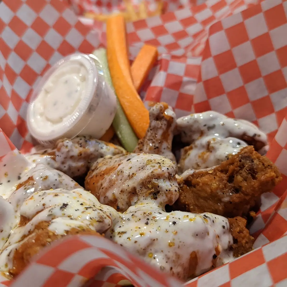 Pounds Wings, Wing House