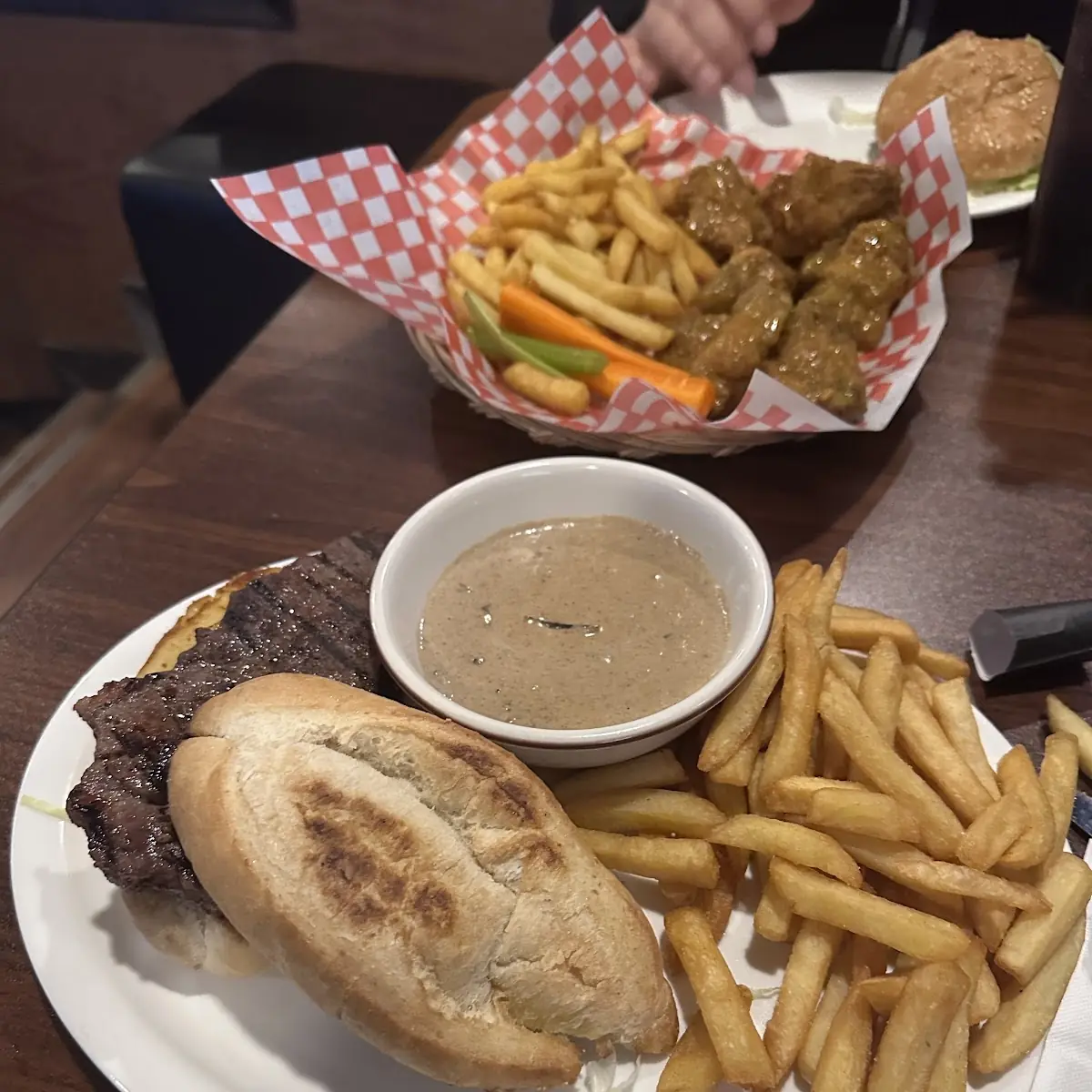 Steak on the Bun, Wing House