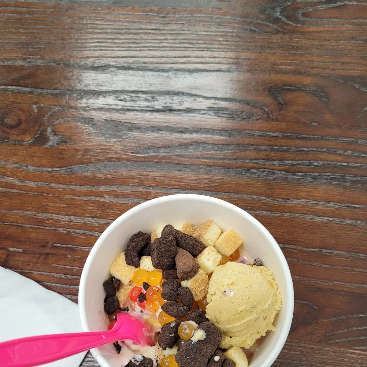 Frozen Yoghurt with Cookie Dough