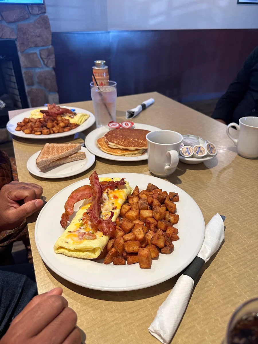 Breakfast Omelettes, Smitty's Restaurant & Lounge - Cranbrook