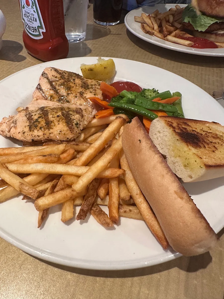 Smoked Salmon Benedict, Smitty's Restaurant & Lounge - Cranbrook