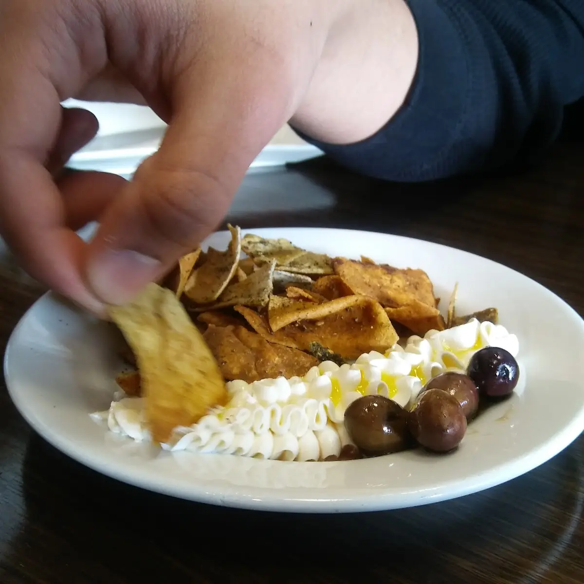Fired Pita Bread with Sour Cream