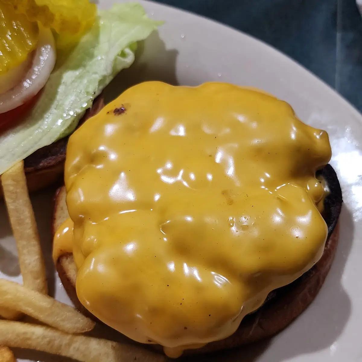 Cheeseburger Deluxe Cheeseburger