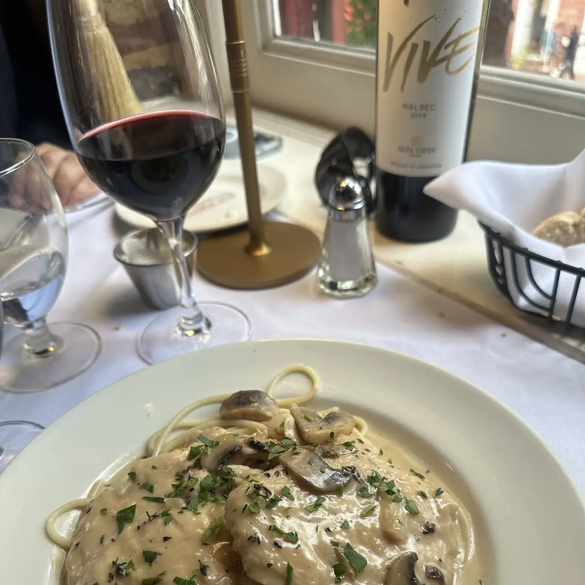 Creamy Mushroom Chicken Dish