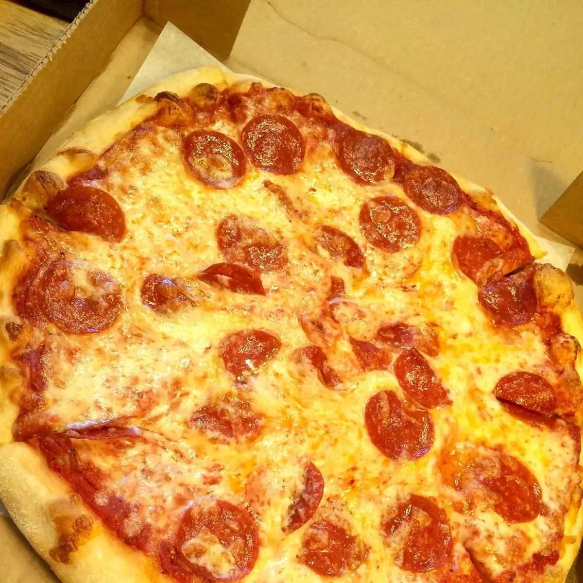 18 Pepperoni Pizza