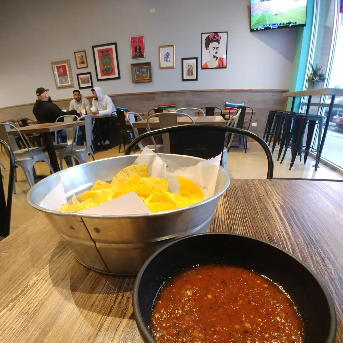 Chips & Salsa (8oz)
