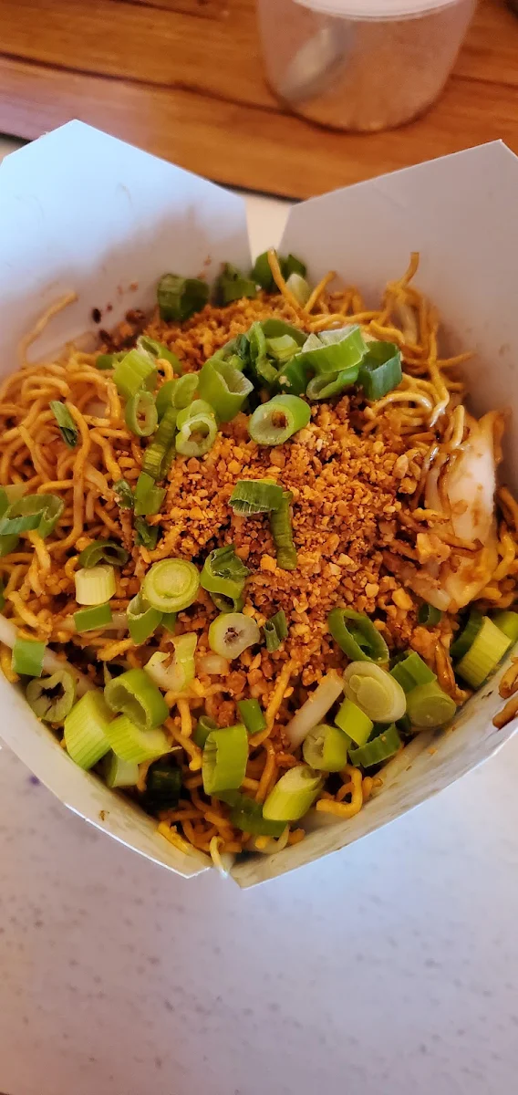 Crispy Chicken Pad Thai