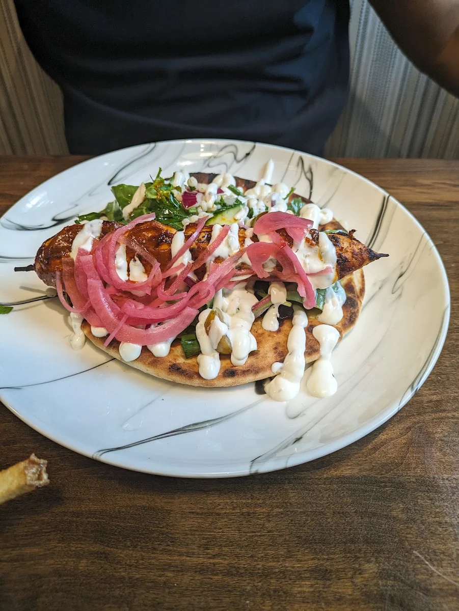 Pita Trio Chicken, Gušt