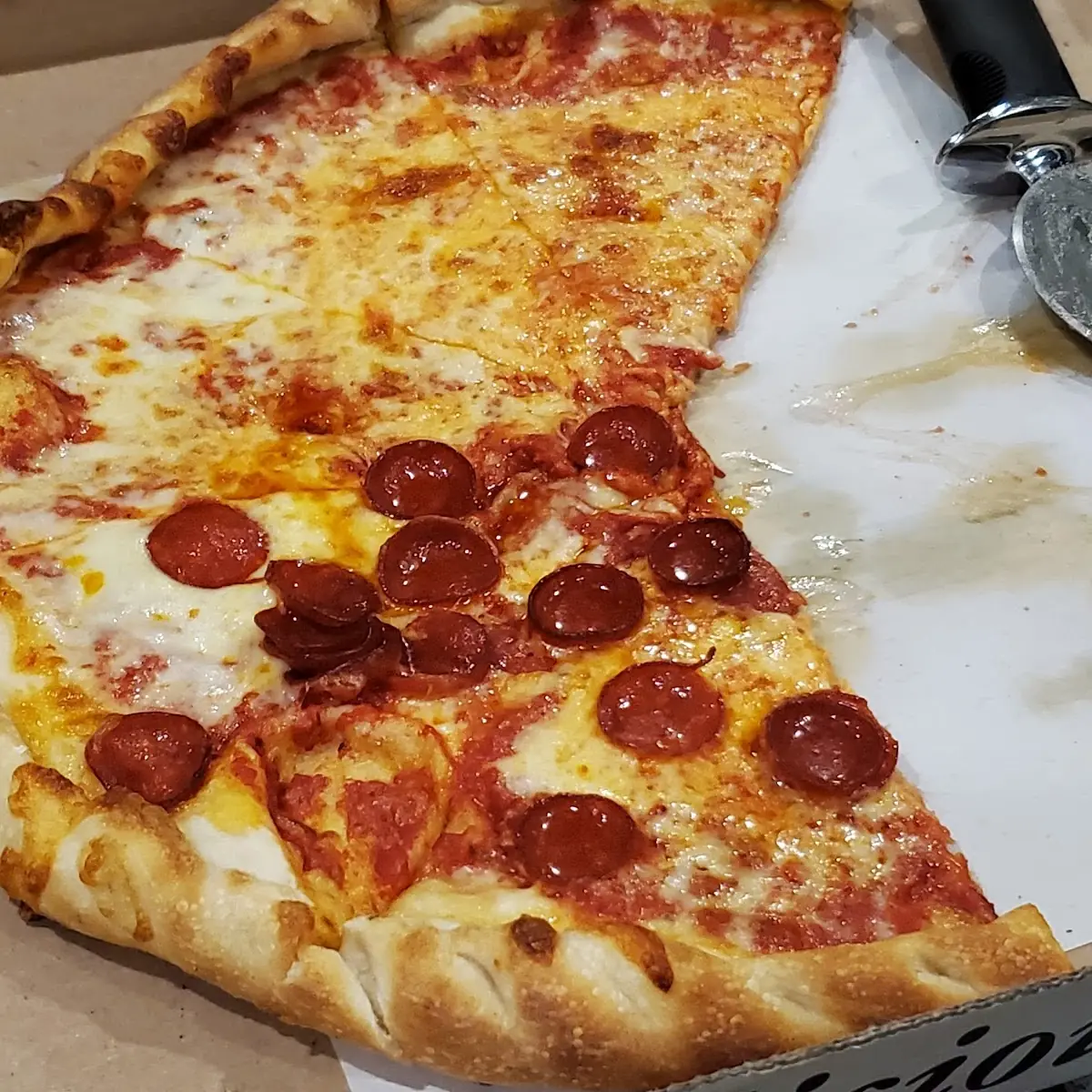 Garlic Knot Crust Pizza