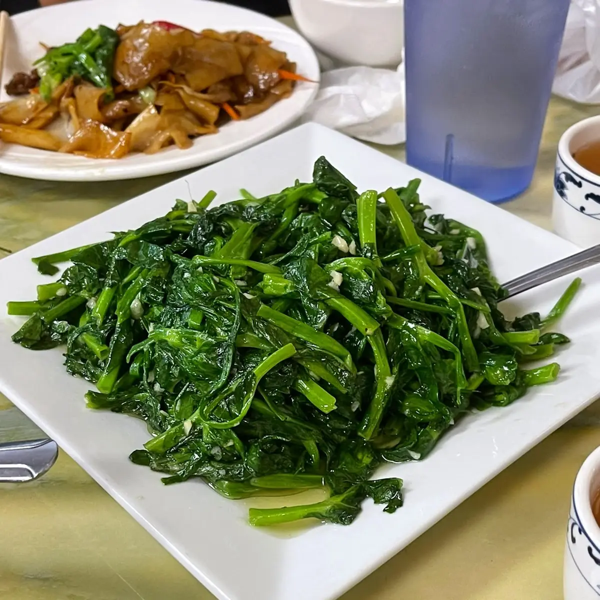 Snow Pea Tips with Garlic Sauce