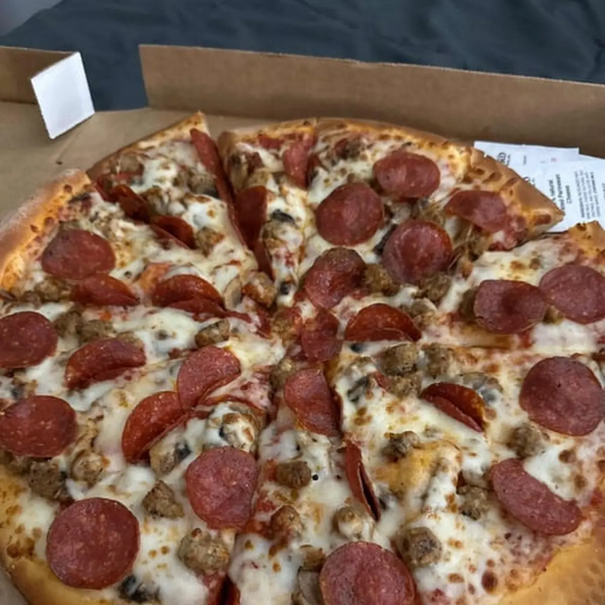 Large Pepperoni Pizza