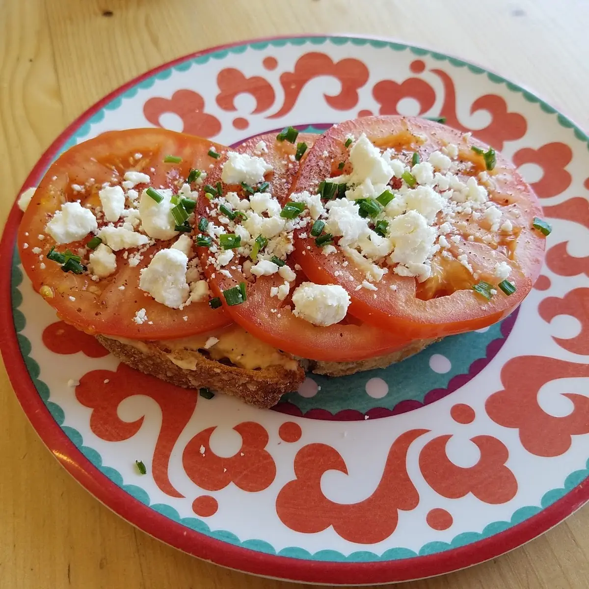 Hummus and Fresh Tomato