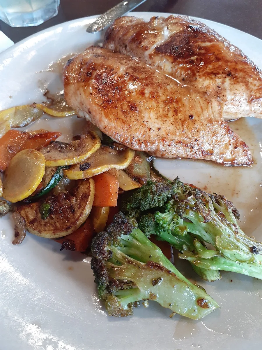 Grilled Chicken Breast with Grilled Vegetables