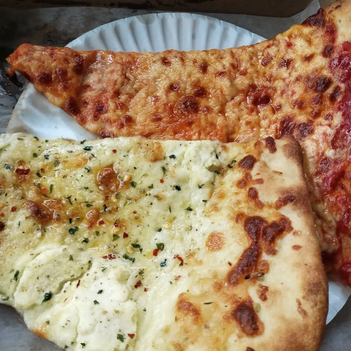 White Cheese Pizza & Cheese Pizza