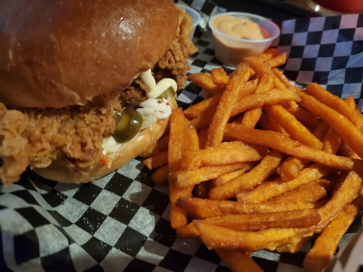 Southern Fried Chicken Sandwich, Lou Dawg's Southern BBQ - North Bay