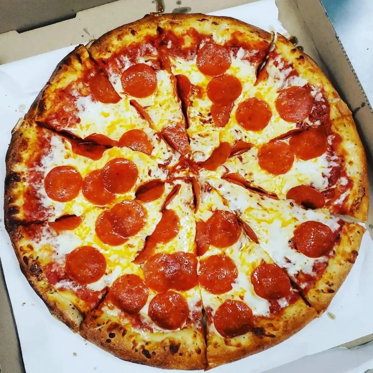 Thin Crust Pepperoni Amore