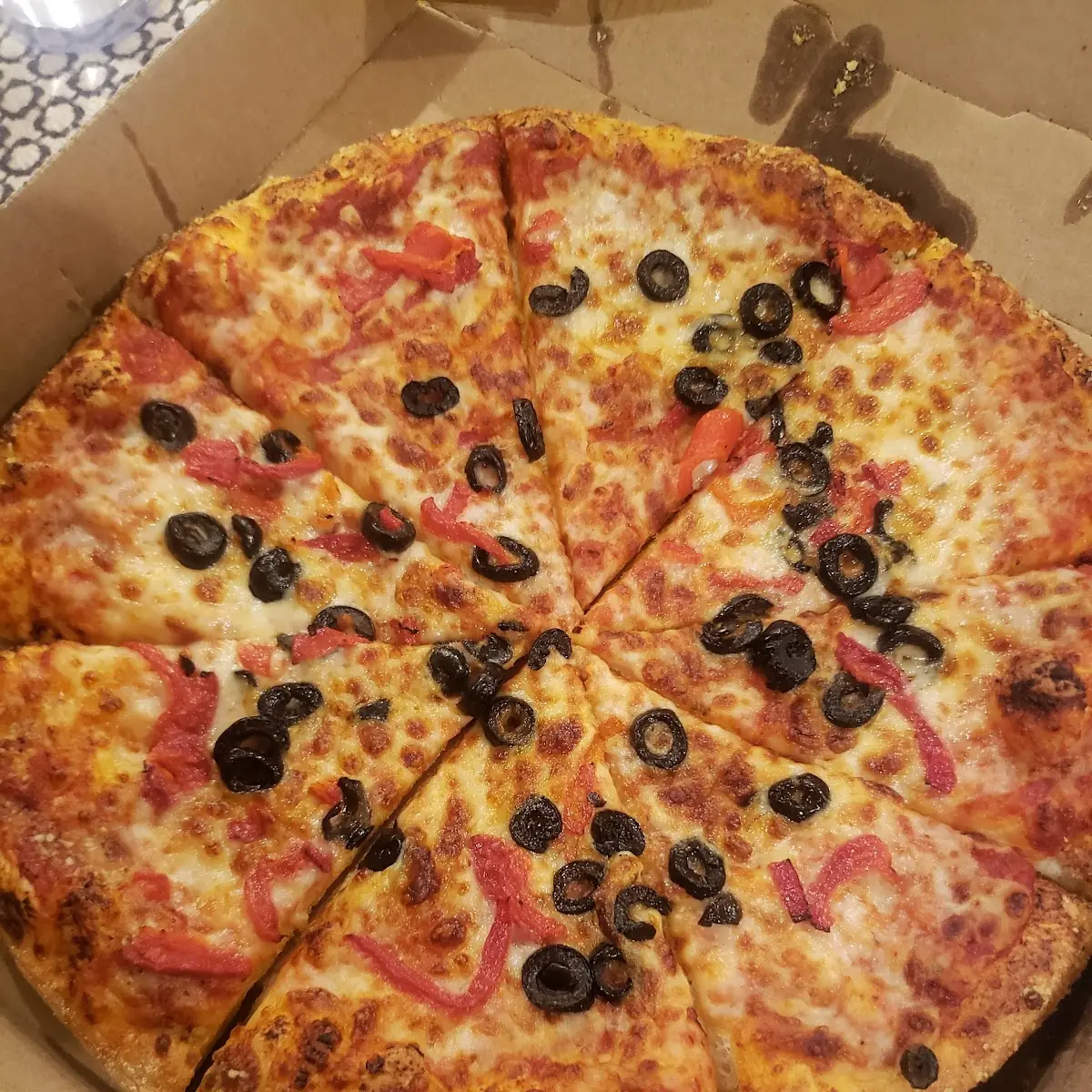Medium Olive and Red Pepper Pizza