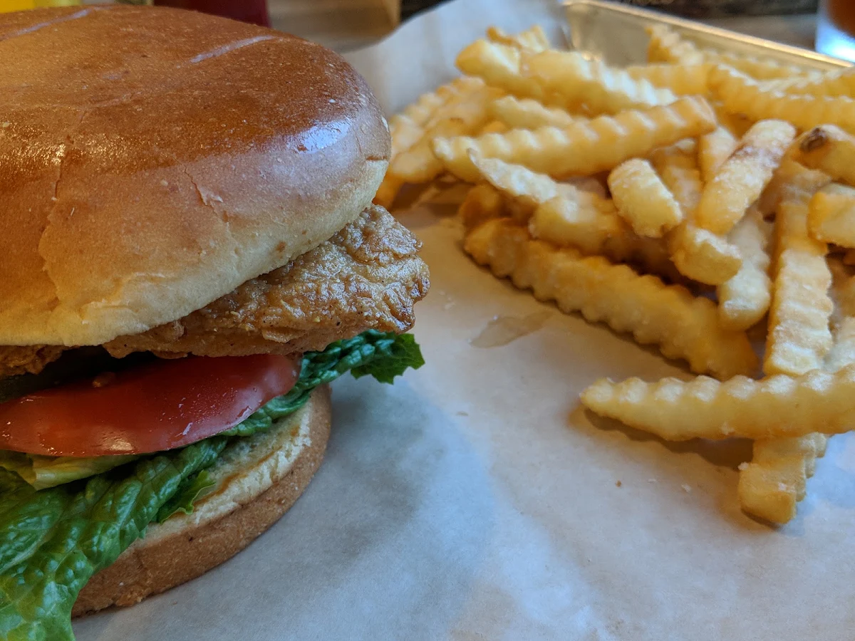 Chicken Sandwich w Fries