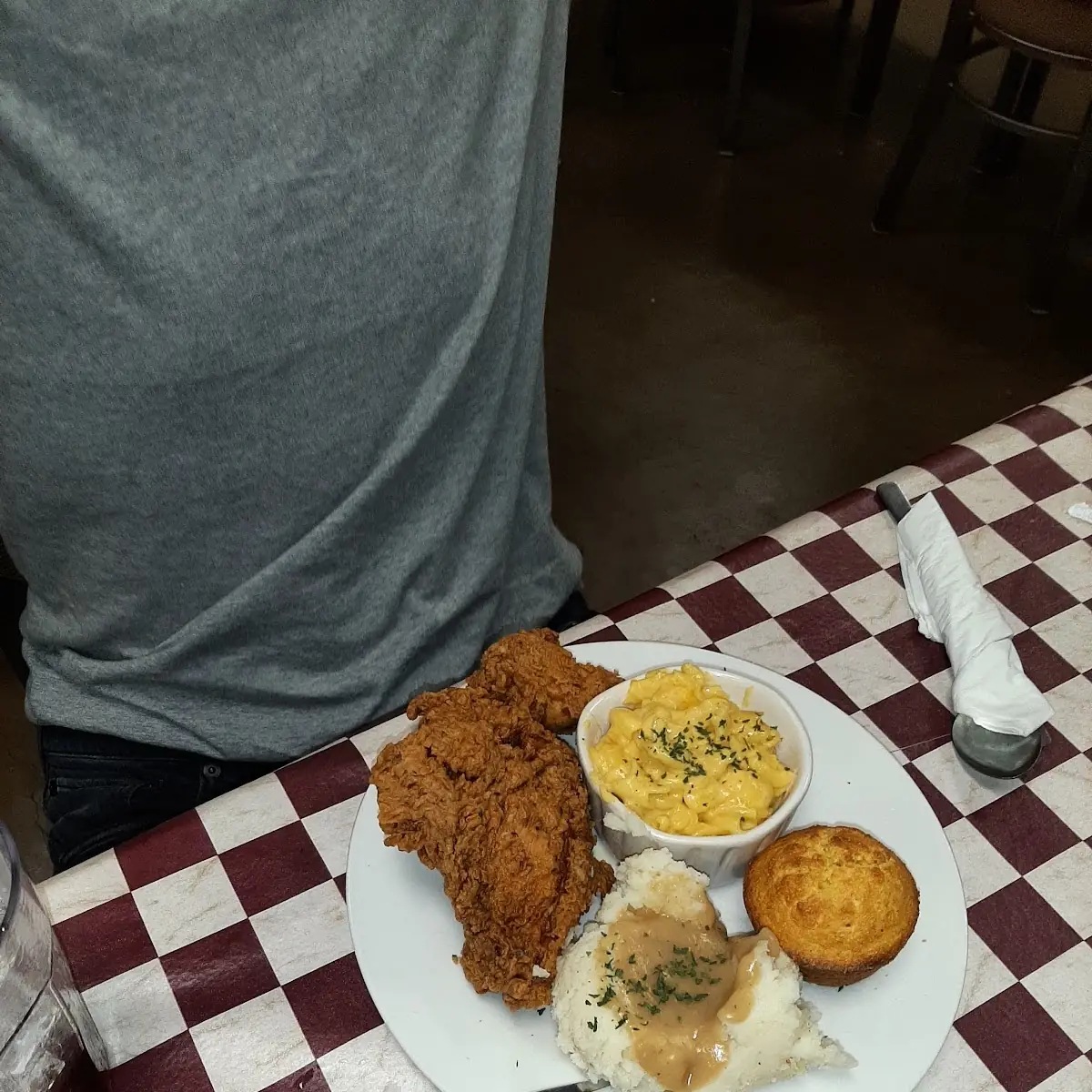 Fried Chicken Mac& Cheese Mashed Potatoes and Gravy & a Muffin