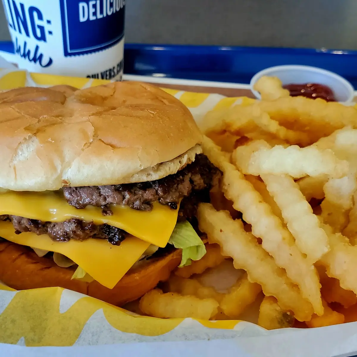 Deluxe Cheeseburger Combo
