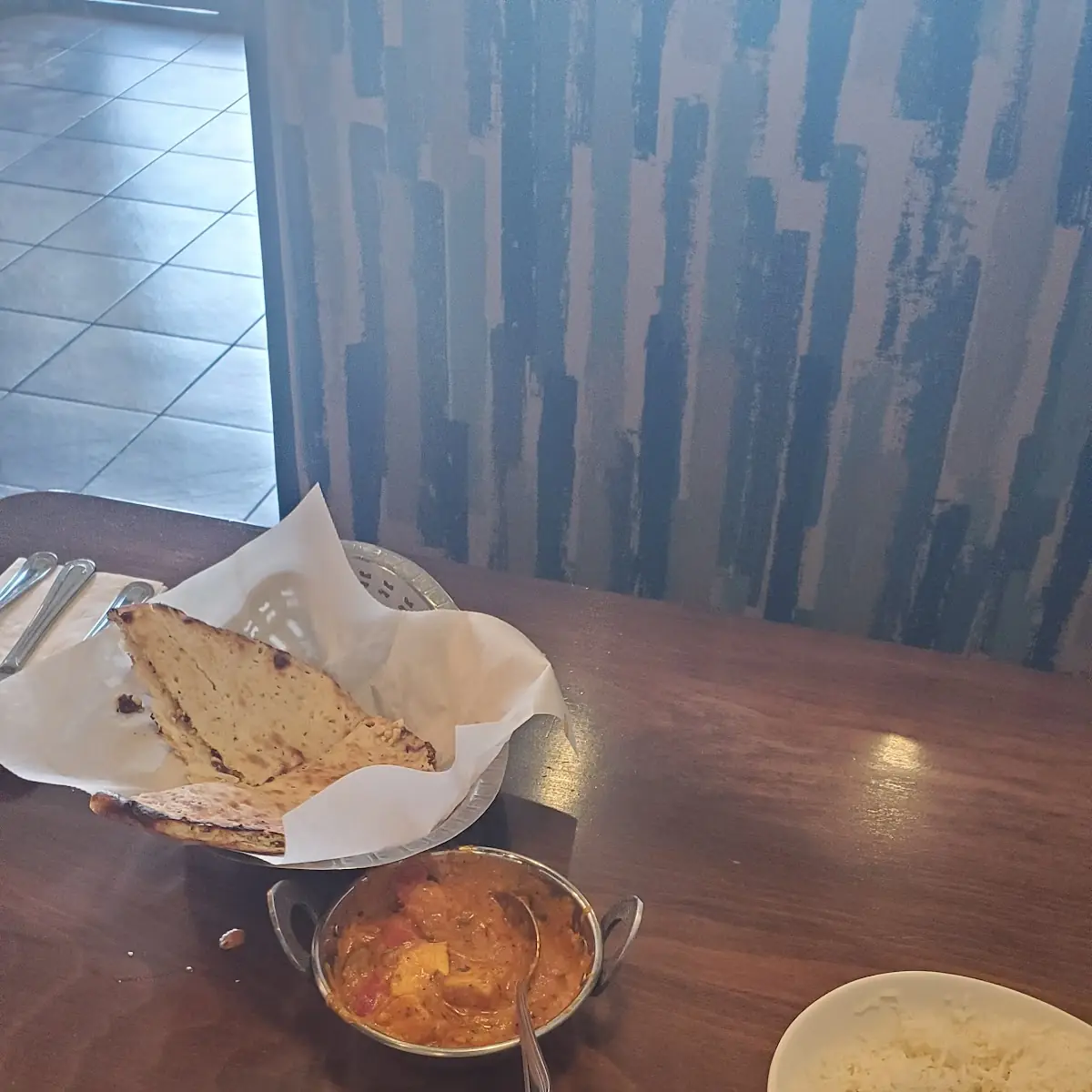 Chicken Tikki Masala with Kashmiri Naan