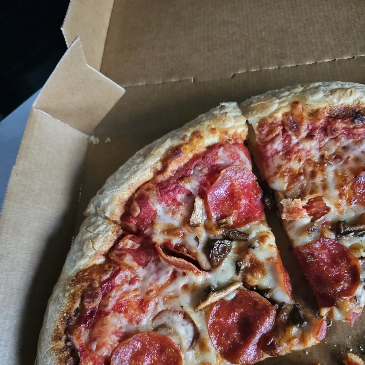 Pepperoni w Mushroom Pizza