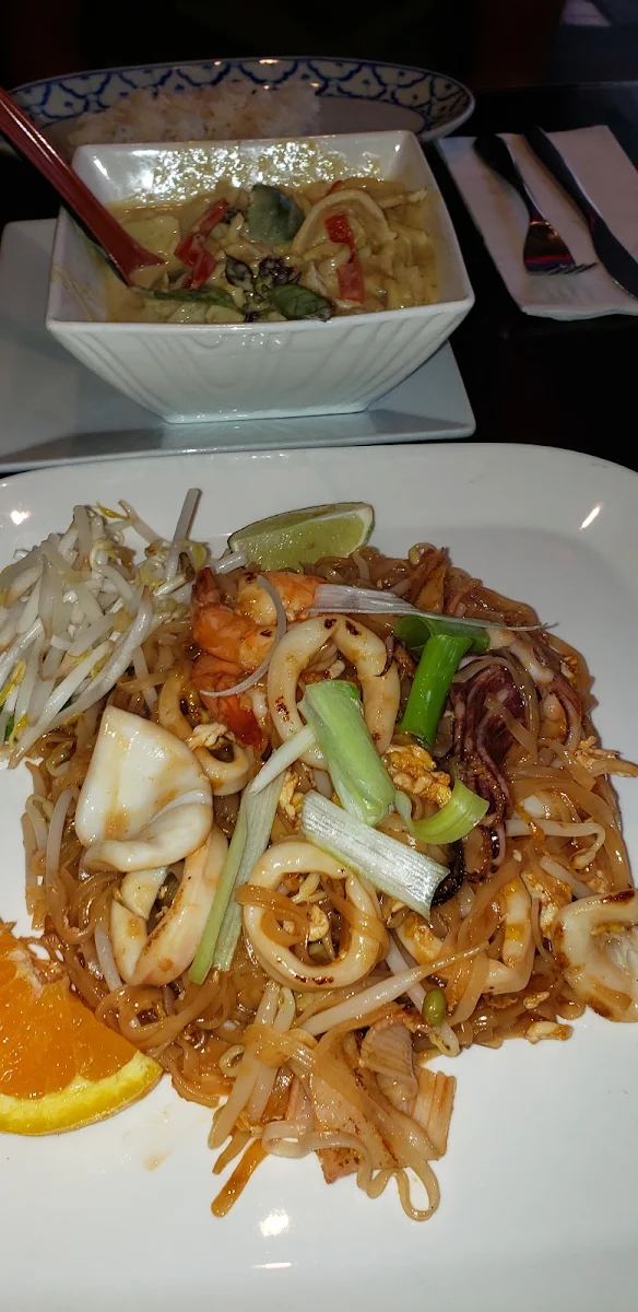 Seafood Pad Thai