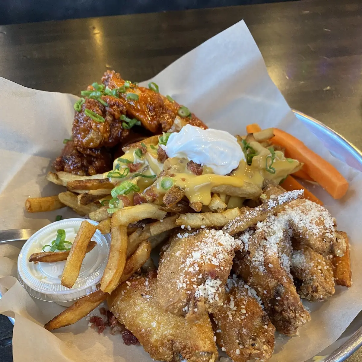 Chicken Wings with Fries with Cheese