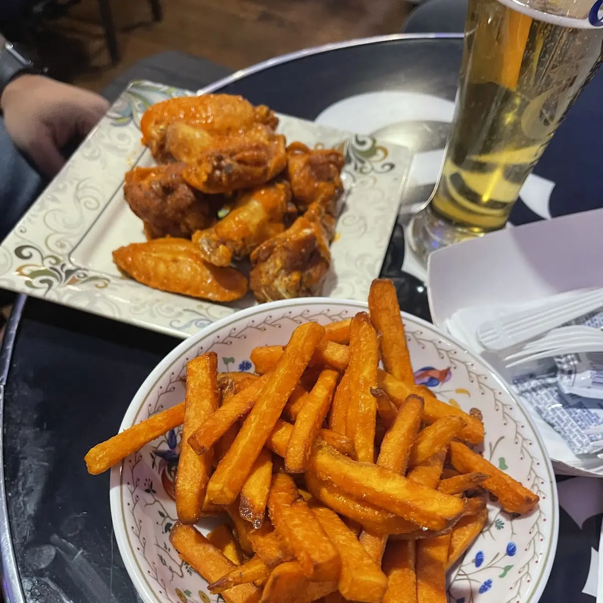 Buffalo Wings w Fries