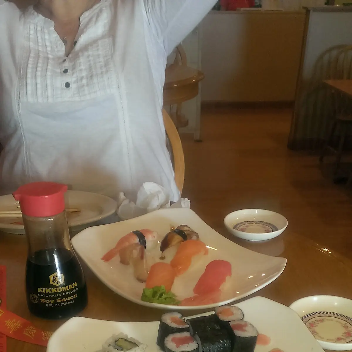 Sashimi Combo (10 Pcs.)