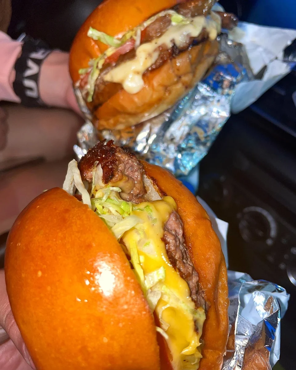 Cheeseburger and Veggie Burger, RIVERSIDE BURGERS