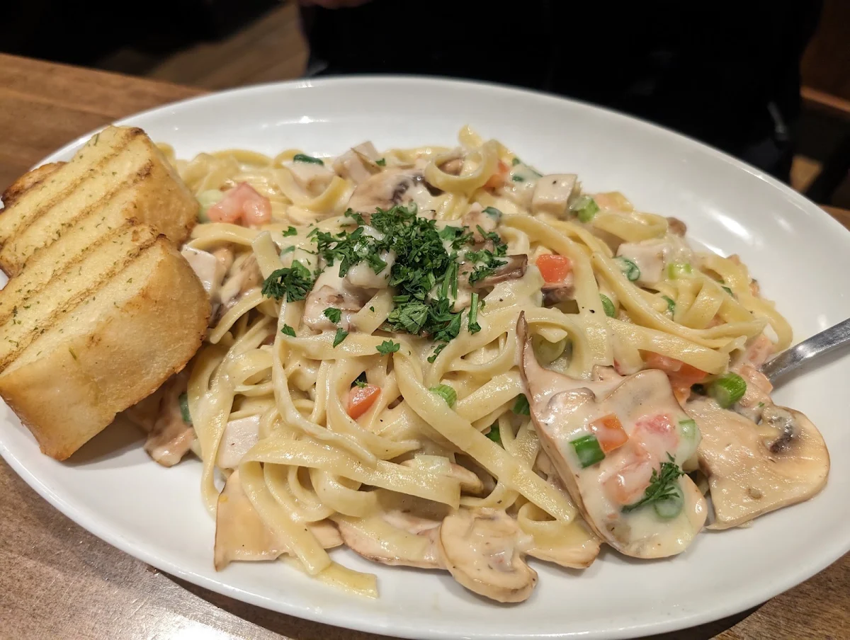 Chicken & Mushroom Fettuccini