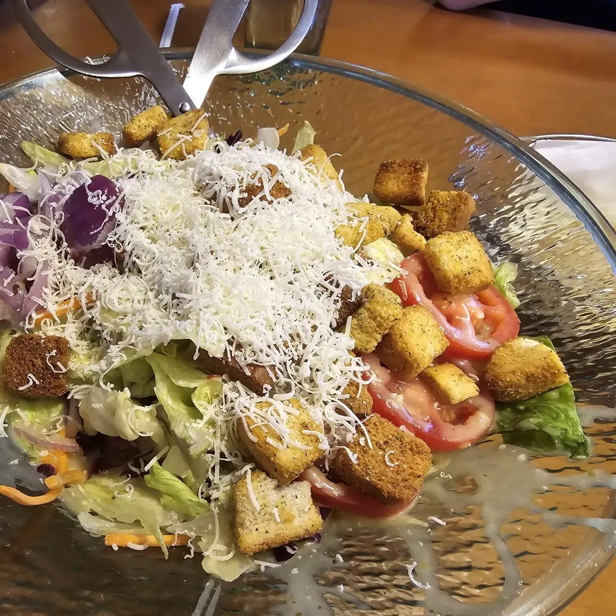 Never-Ending Soup Salad & Breadsticks
