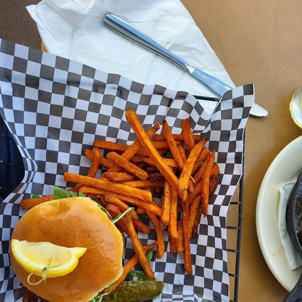 Harbor Burger