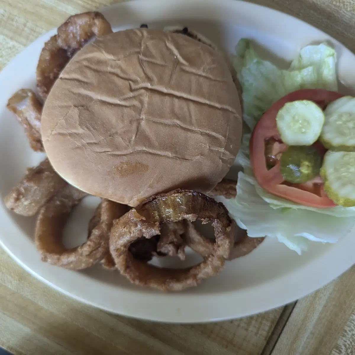 Cheeseburger with Onion Rings