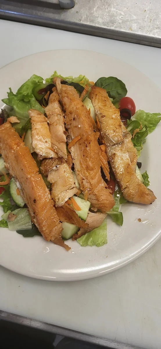 Grilled Salmon Salad