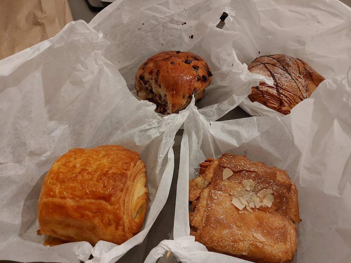 Chocolatines Et Pain Au Chocolat