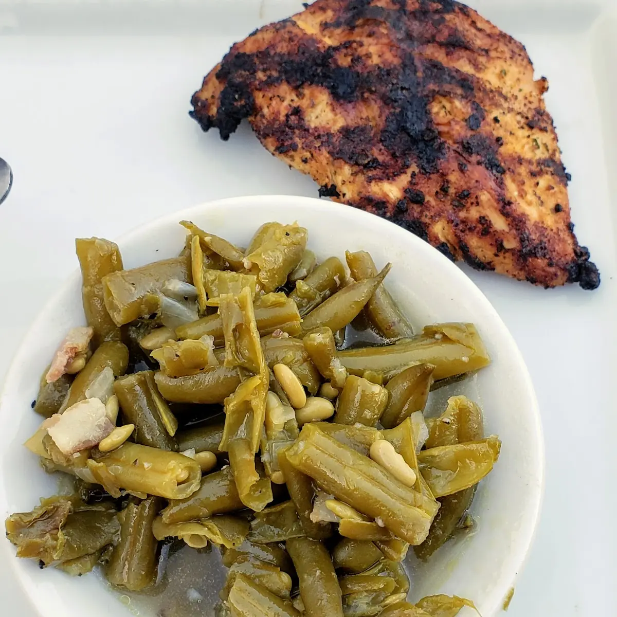 Grilled Chicken with Homestyle Green Beans