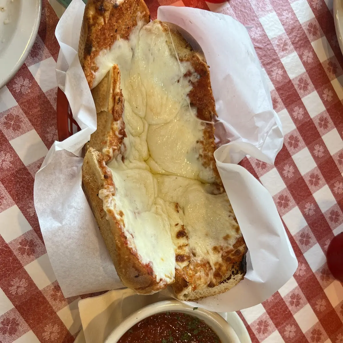Cheesy Garlic Bread with Marinara Sauce