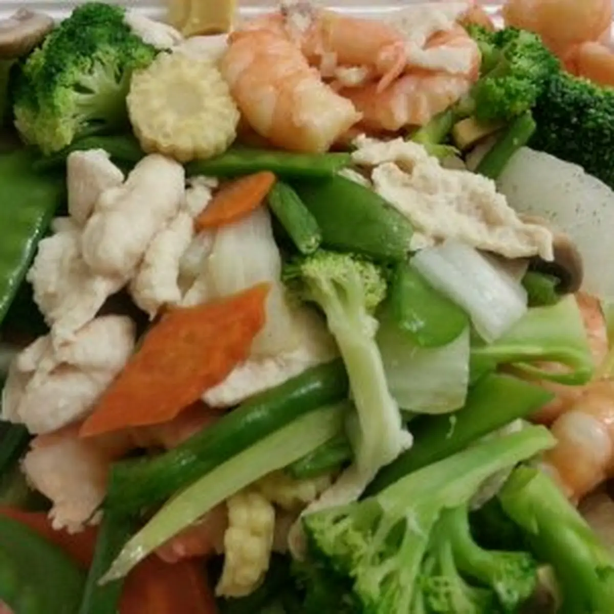 Stemmed Shrimp and Chicken with Mixed Vegetables