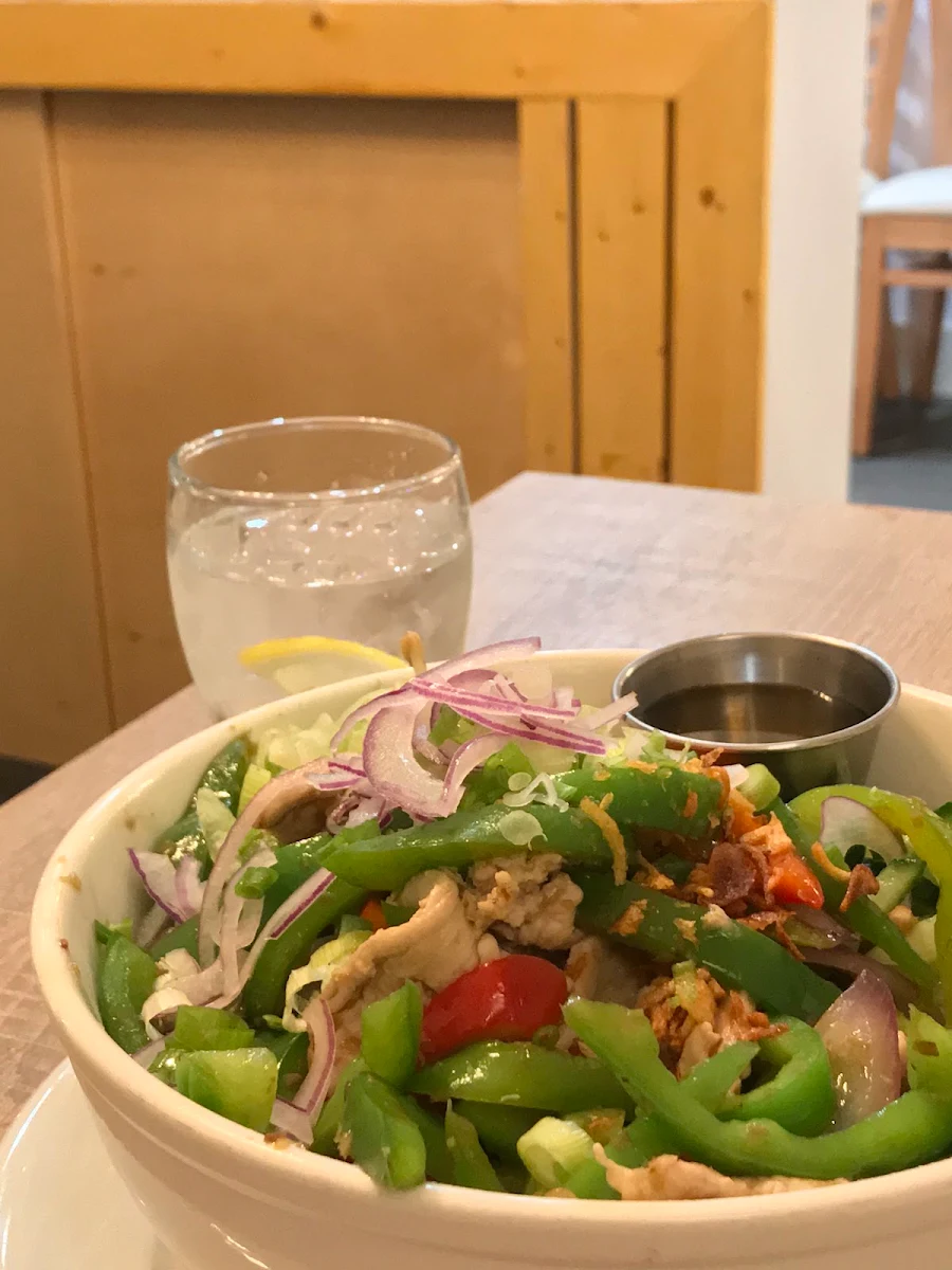FRESH SALAD ROLLS