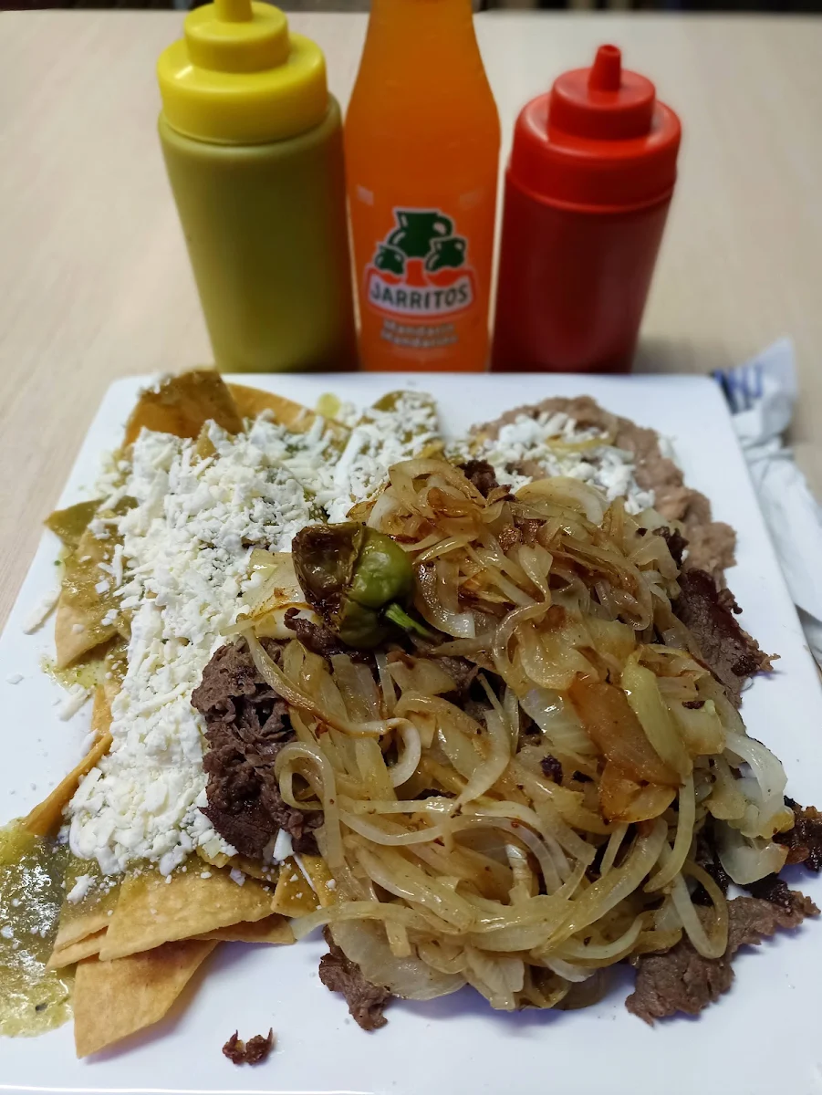 Chilaquiles Verdes Con Bistec