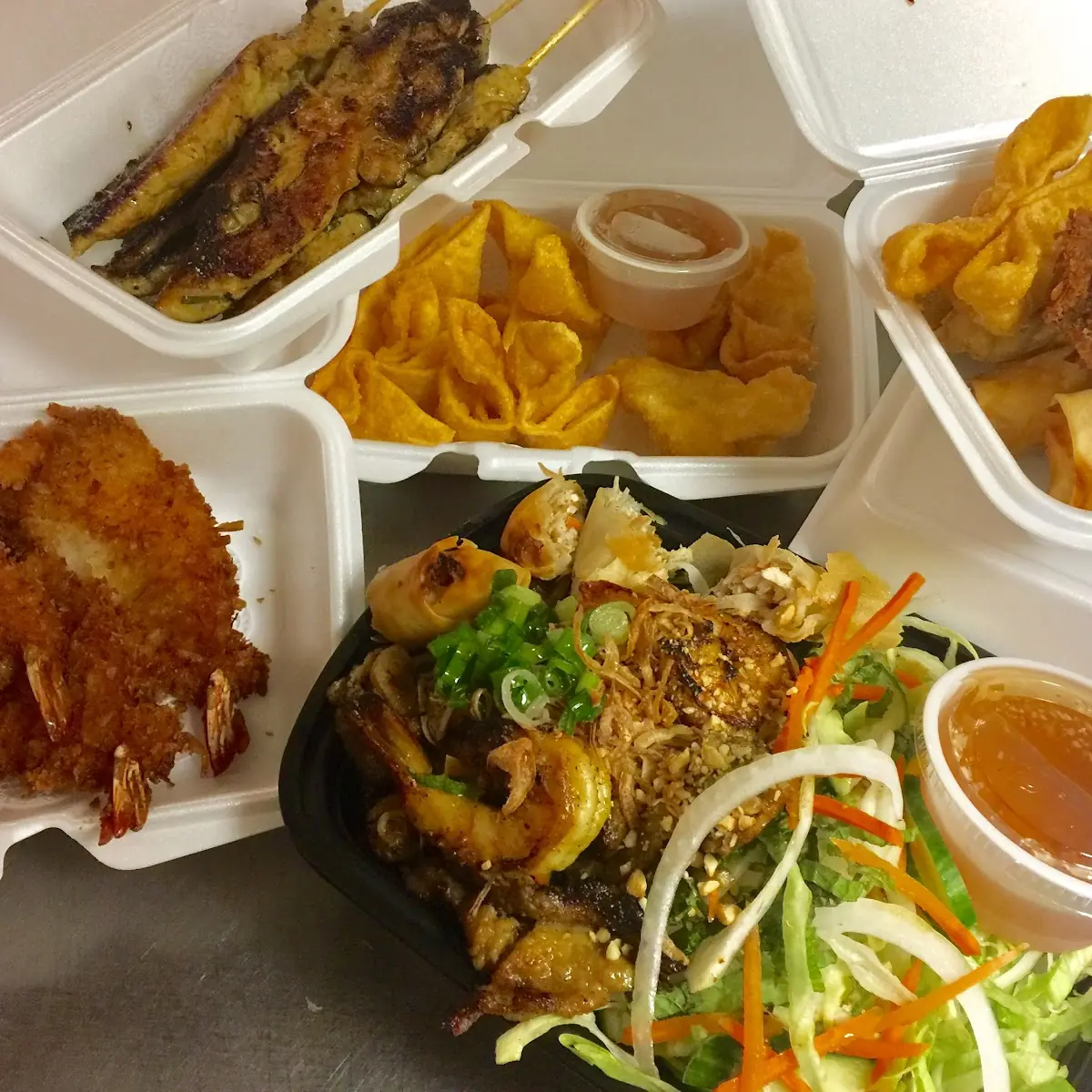 B8. Grilled Chicken, Shrimp & Egg Roll / Bún Gà, Tôm Nướng, Chả Giò