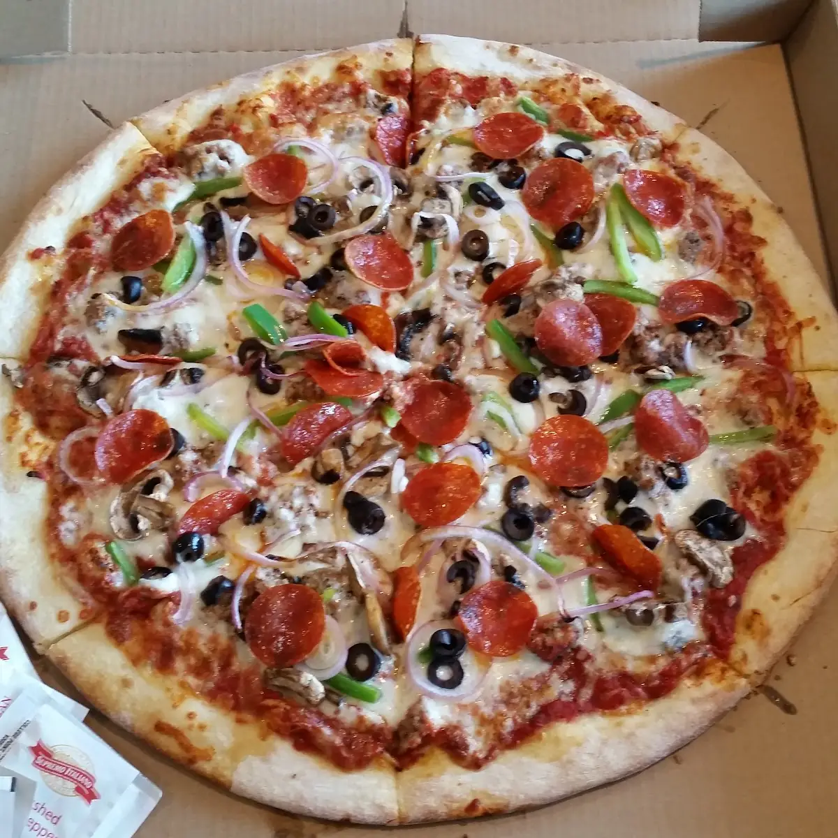 Station Pizza Deluxe 18 Inch