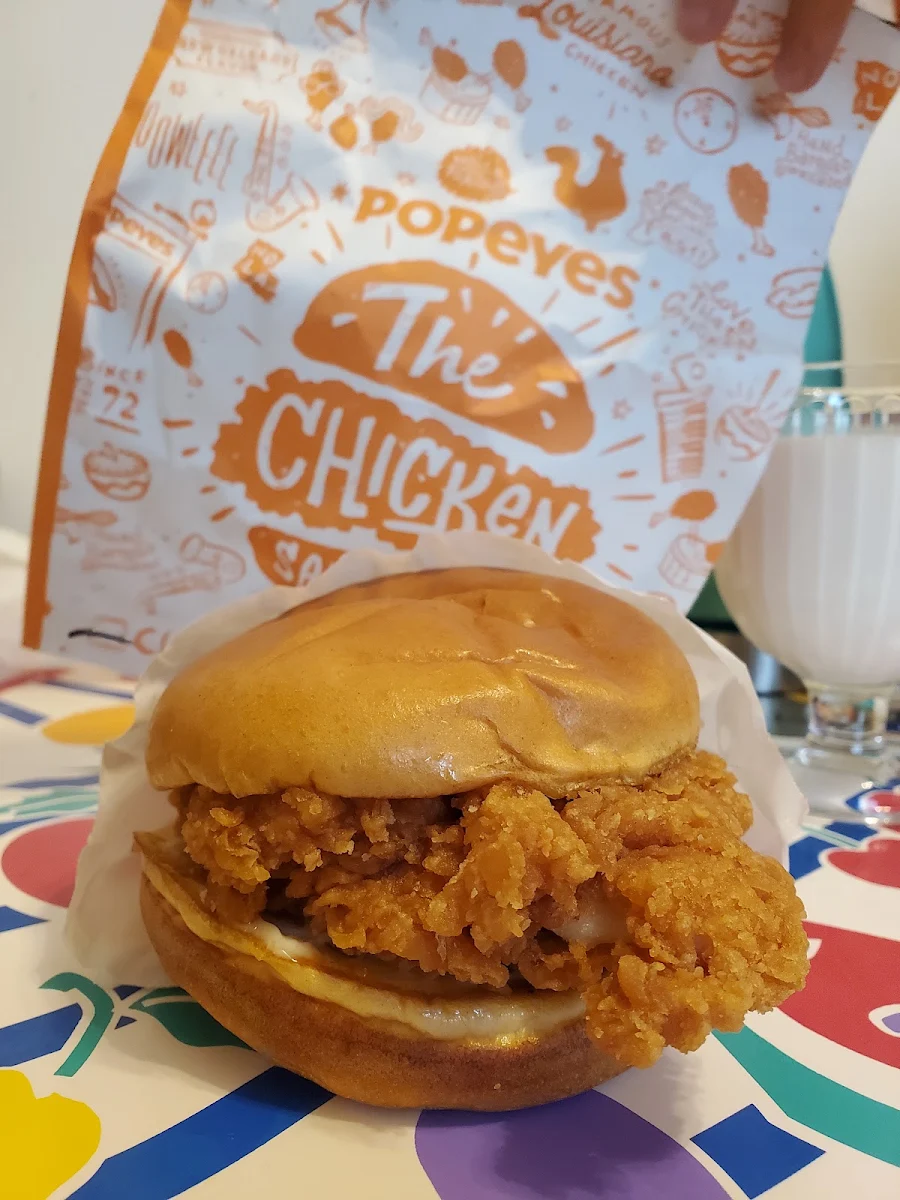Classic Chicken Sandwich, Popeyes Louisiana Kitchen