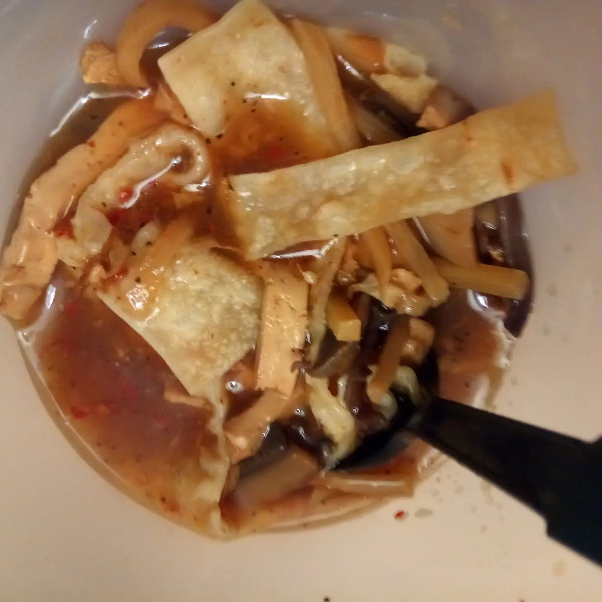 Hot & Sour Soup w Crackers