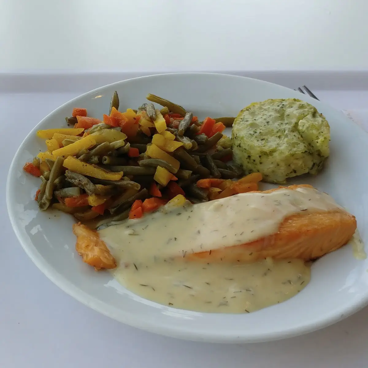Salmon Fillet with Lemon Dill Sauce