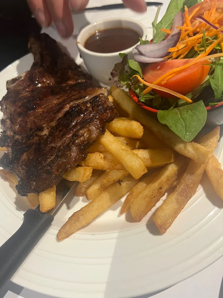 T-Bone Steak Chips Salad, M Brasserie