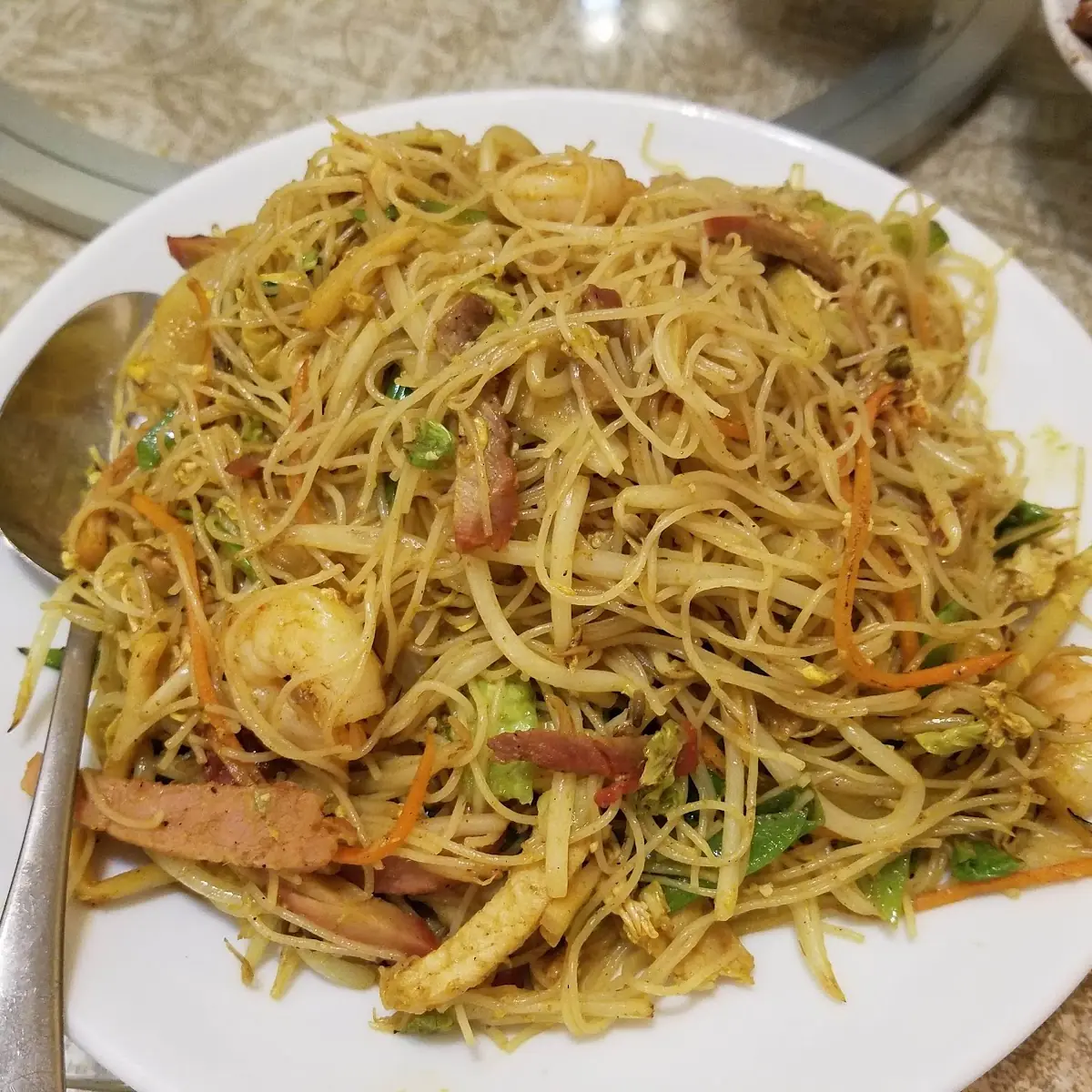 #32. Flat Rice Noodle with Roast Pork  干炒叉烧河粉