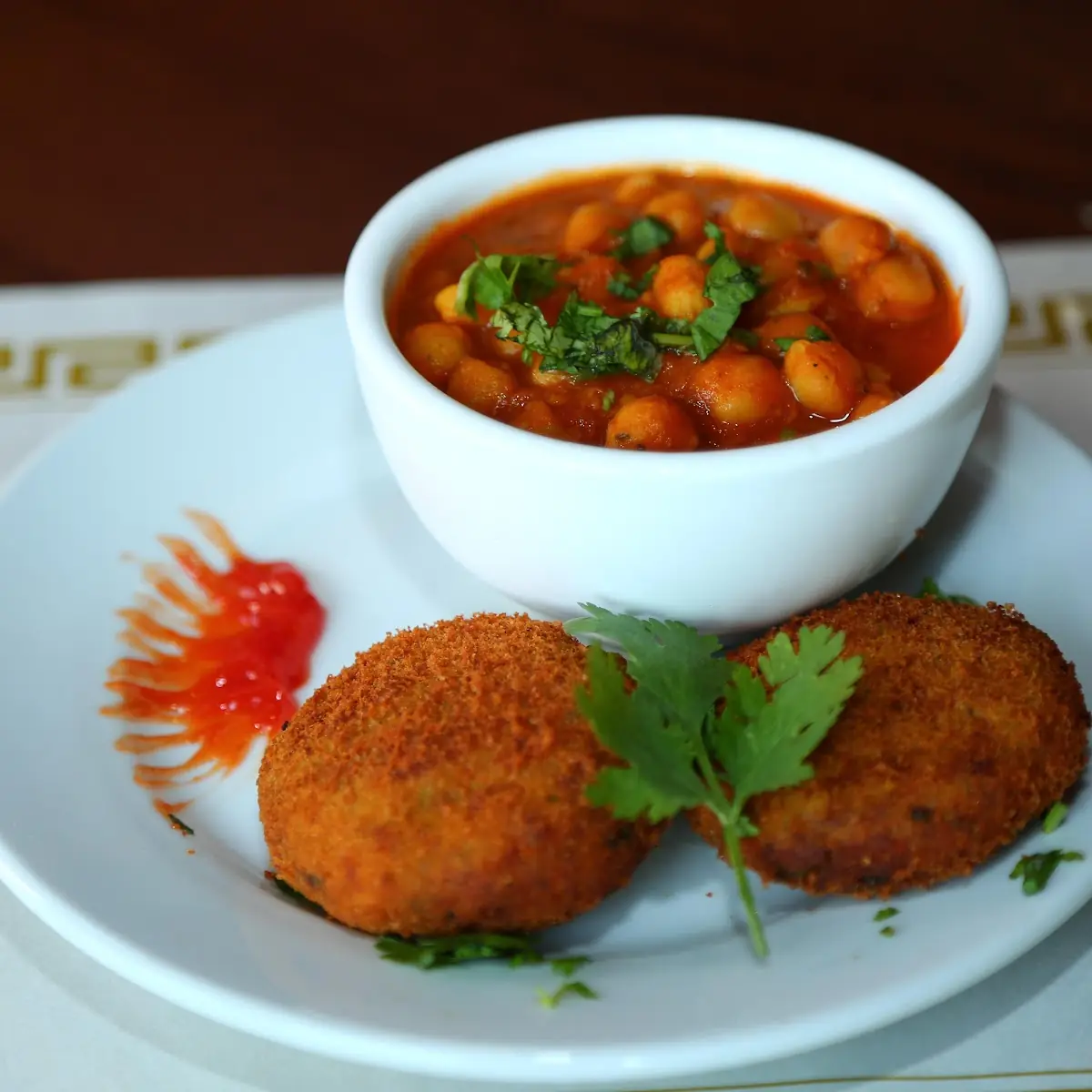Alu Tikki Chana